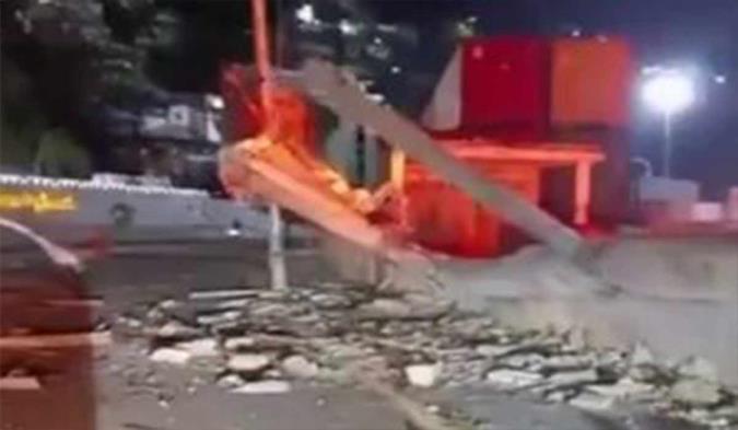 هدف قرار دادن منقطه‌ای تجاری در حوالی بندر کاراکاس