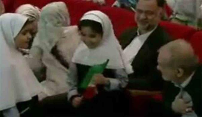 گپ‌وگفت صمیمی رئیس‌جمهور با دانش‌آموزان