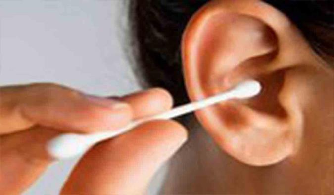 عوارض گوش پاک‌کن؛ خطرات استفاده و روش صحیح تمیز کردن گوش + فیلم