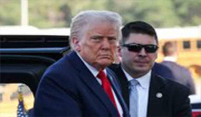 ترامپ: به زلنسکی و پوتین برای پایان دادن به جنگ کمک می‌کنیم + فیلم