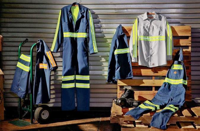 چرا پاکان صنعت، انتخاب اول شرکت‌ها برای خرید لباس کار صنعتی است؟