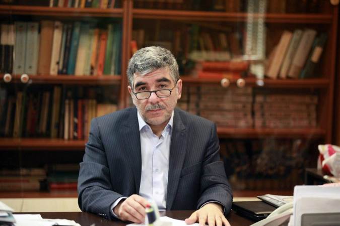 انتقاد مدیر روابط عمومی صدا و سیما از فرزاد حسنی