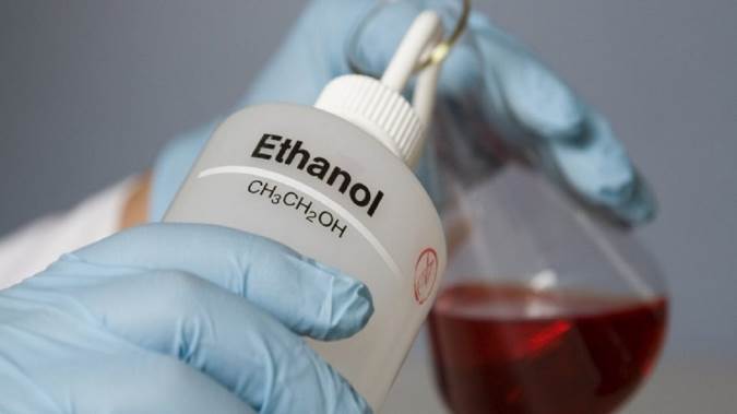 رئیس اورژانس فارس: فوتی‌های الکل صنعتی در استان 5 برابر جان‌باختگان کرونا بوده است