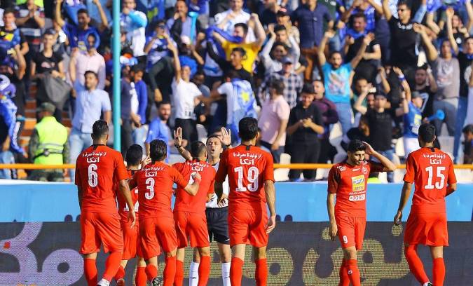 بیرانوند پنالتی گرفت، حسینی گل به خودی زد/پیروزی پرسپولیس در دربی با تعویض طلایی کالدرون