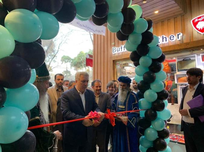 نخستین هایپرصنایع دستی کشور افتتاح شد/ بستری برای فروش آثار هنرمندان