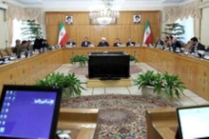 دولت: مردم می‌توانند میزان حقوق مسوولان را ببینند