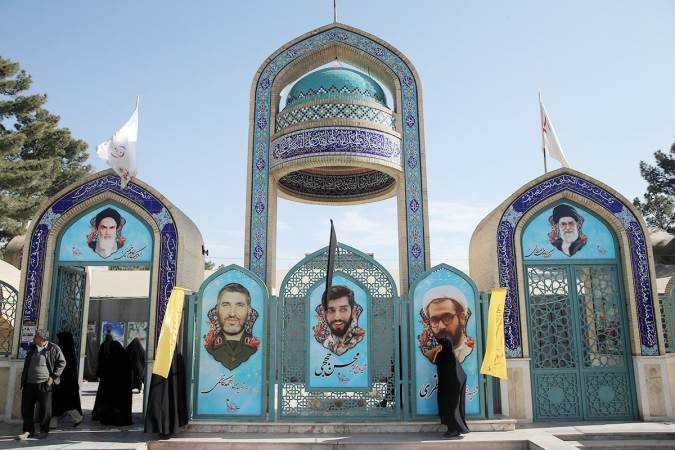 ماجرای زنانه و مردانه شدن مزار شهید حججی چیست؟+ عکس