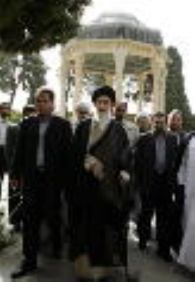 رهبر معظم انقلاب: از کودکی با دیوان حافظ مأنوس بودم