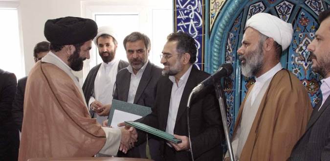 طی حکمی از سوی رییس دانشگاه علوم و معارف قرآن کریم، رییس دانشکده علوم قرآنی اصفهان منصوب شد