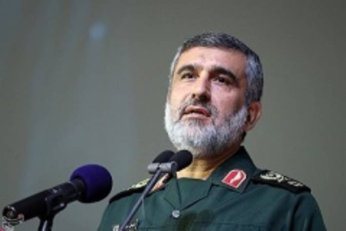 سردار حاجی‌زاده: دقت موشک‌ها را مدیون تدبیر رهبر معظم انقلاب هستیم/ناوهای آمریکایی برای موشک‌های ما «سیبل» هستند