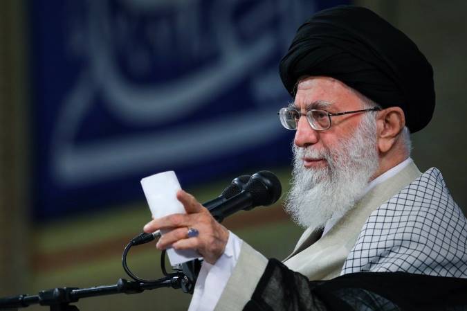 رهبر معظم انقلاب: پیشنهاد مذاکره، فریب آمریکا برای خلع سلاح و عوامل اقتدار ملت است