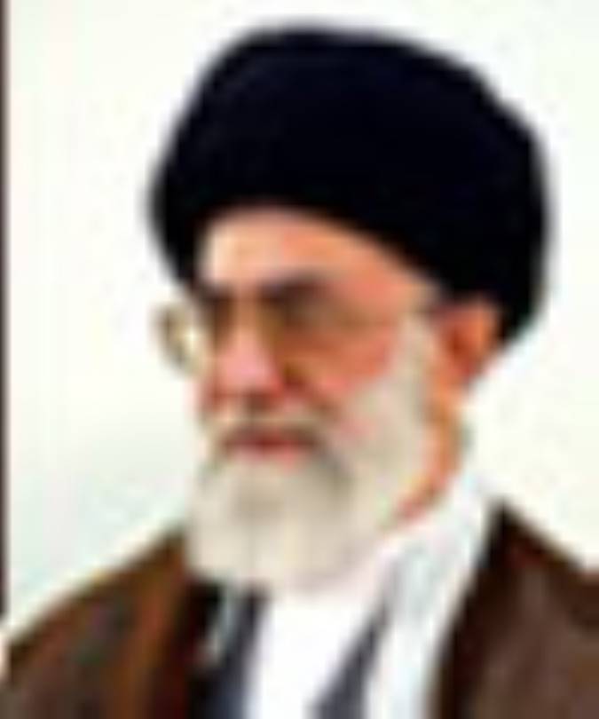 حضرت آیت الله خامنه‌ای: امت اسلامی باید دست دوستی و اتحاد به هم بدهند 