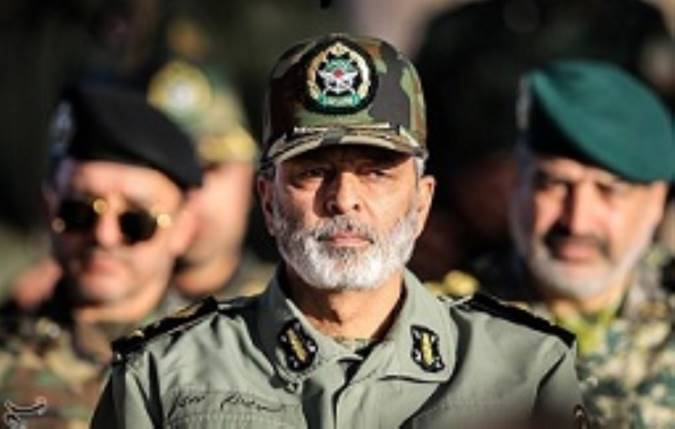 فرمانده ارتش: حفظ جان مردم و رسیدگی به تغذیه و بهداشت سیل‌زدگان در اولویت قرار دارد