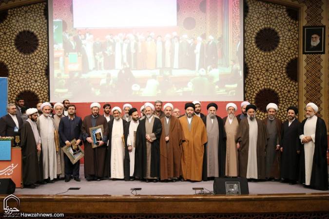 برترین های همایش کتاب سال حوزه معرفی شدند | مدیرعامل راسخون برترین نویسنده کتاب سال حوزه شد