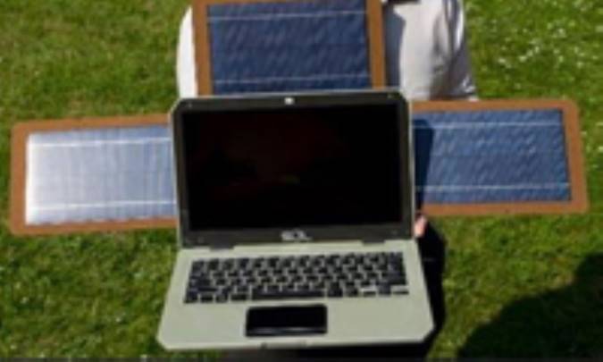 ساخت لپ تاپ خورشیدی با 10 ساعت کارایی بدون برق + تصاویر