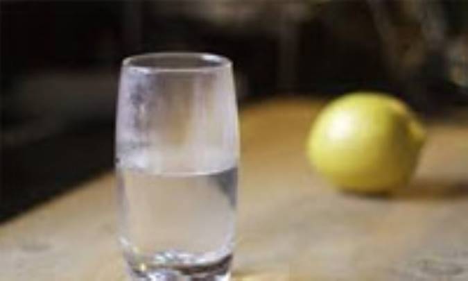 خواص شگفت انگیز نوشیدن آب گرم در طول روز