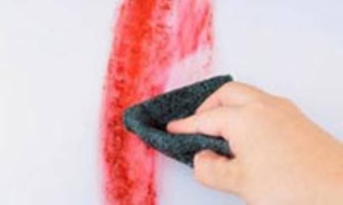 لکه مداد شمعی را چگونه از روی دیوار پاک کنیم؟