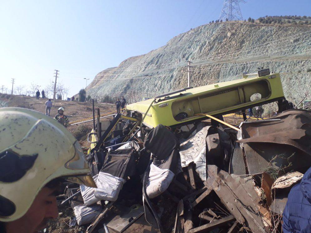 ۷ کشته و ۲۸ مجروح در حادثه واژگونی اتوبوس در دانشگاه علوم و تحقیقات + فیلم و عکس