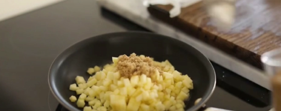 طرز تهیه پای سیب با لعاب آینه ای