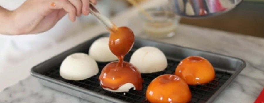 طرز تهیه پای سیب با لعاب آینه ای