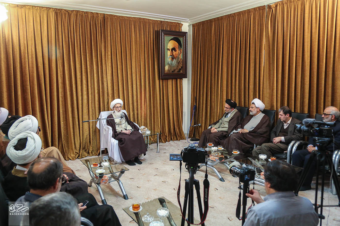 گزارش تصویری اولین دیدار حجت الاسلام خاموشی به عنوان رییس سازمان اوقاف و امورخیریه با مراجع عظام تقلید (بخش اول)