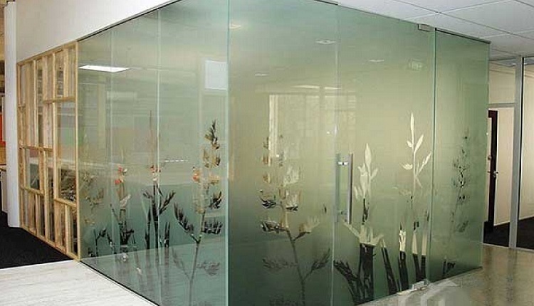 راهنمای نصب برچسب شیشه مات کن