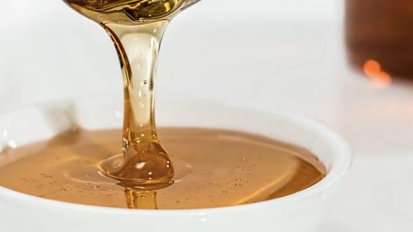 نحوه تشخیص عسل طبیعی از تقلبی