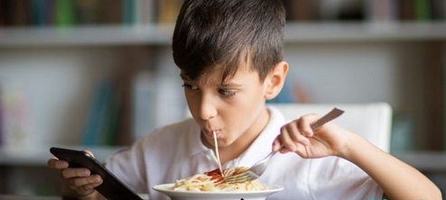 نگاهی به بحران اعتیاد به تلفن همراه در کودکان