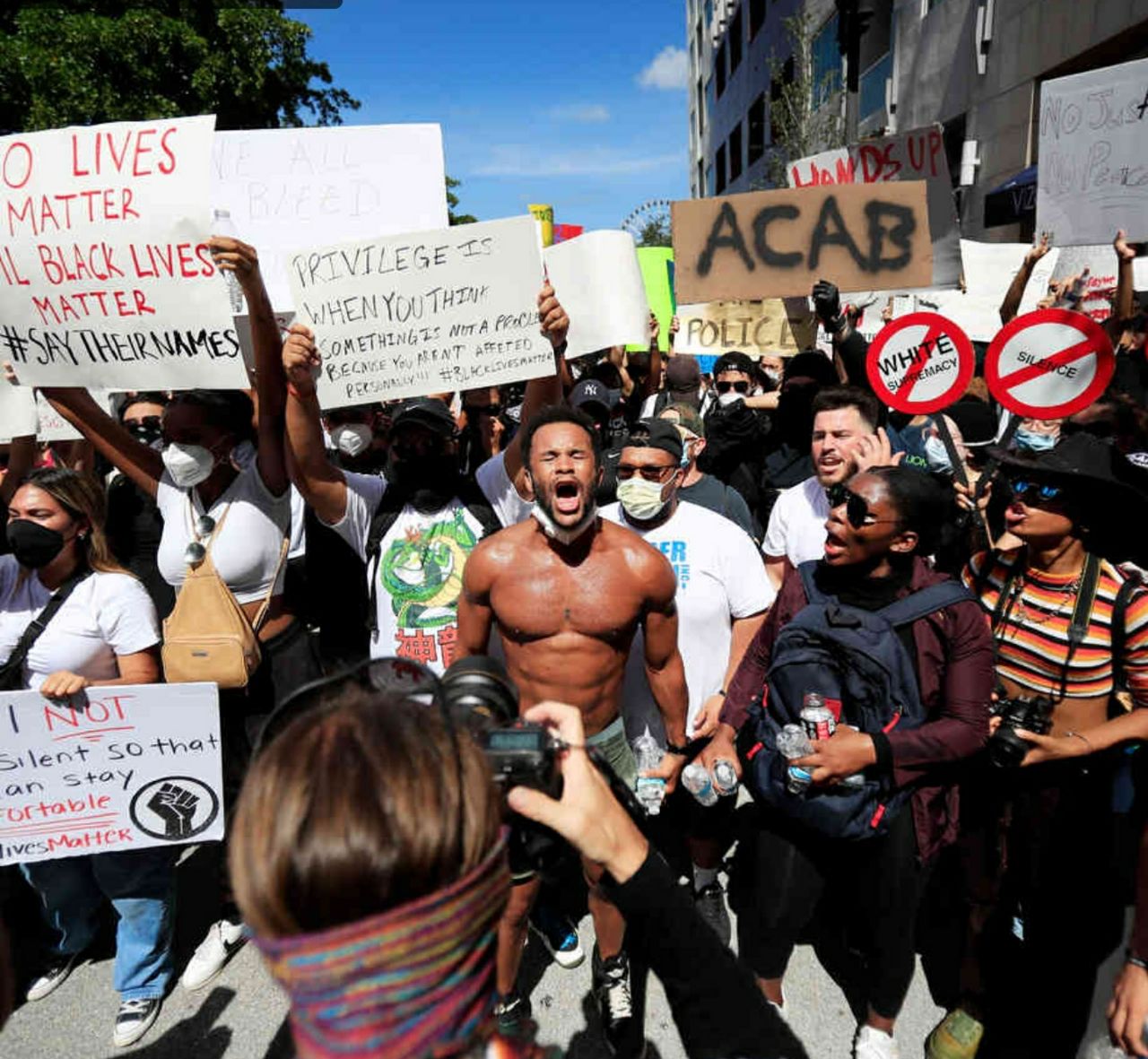 بازداشتی‌های اعتراضات در آمریکا به ۴۱۰۰ نفر رسید / ترامپ معترضان ضد نژادپرستی را تروریست اعلام می‌کند