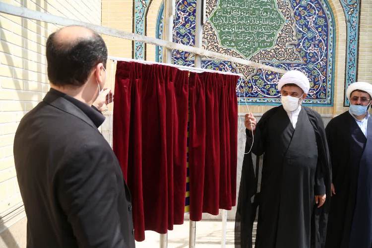 گزارش تصویری از افتتاح نیروگاه های تولید برق خورشیدی بقاع متبرکه استان قم