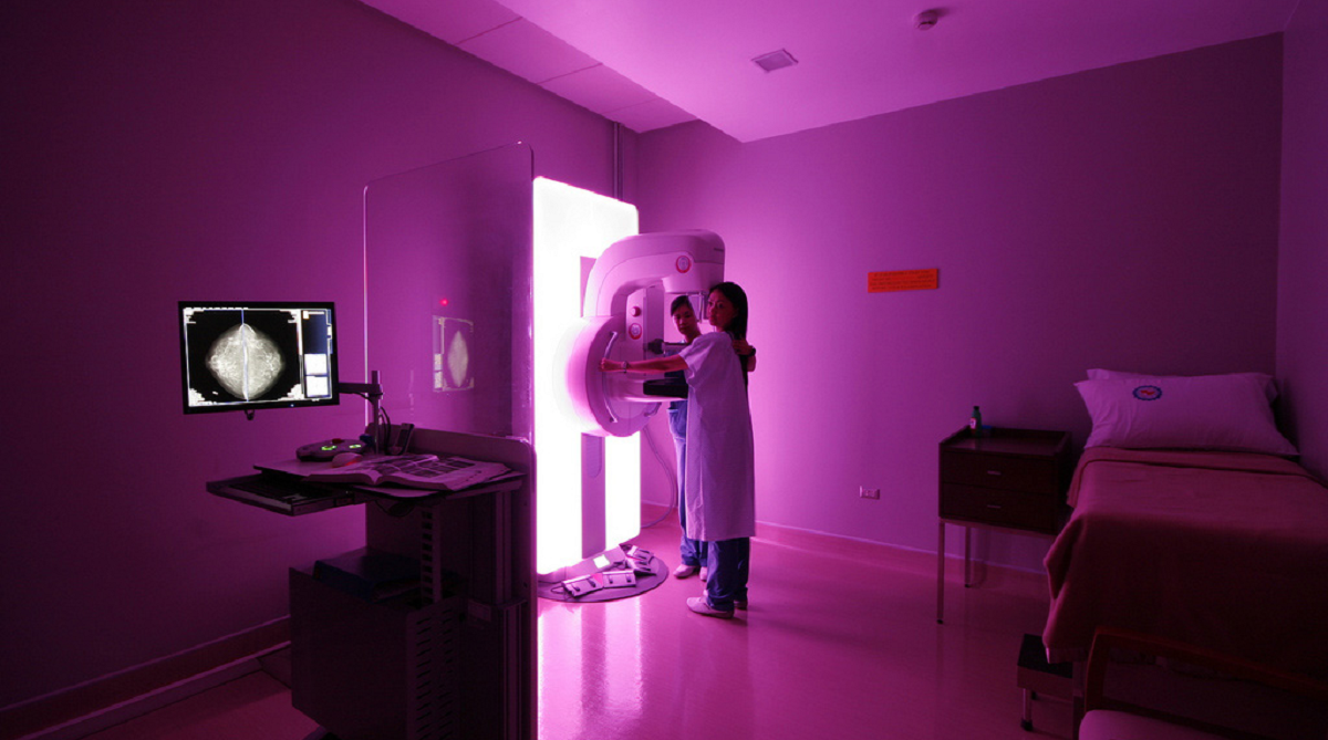 علائم سرطان سینه و راههای تشخیص و درمان آن