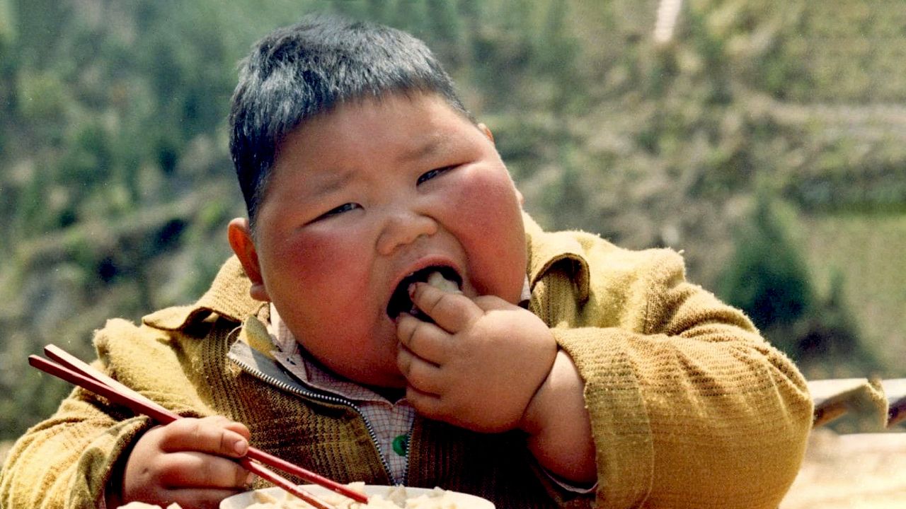 چاقی در کودکان: علت و درمان