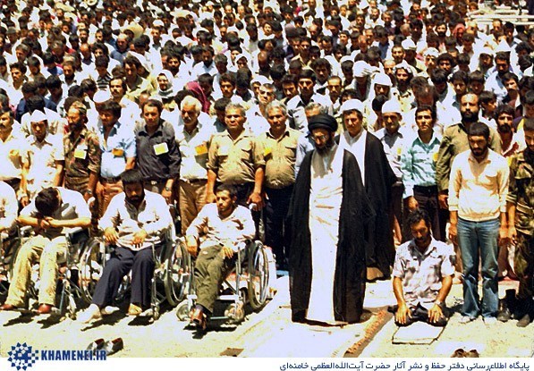 اقامه نماز جمعه این هفته تهران به امامت رهبر انقلاب | نگاهی به ۱۲ خطبه مهم امام خامنه‌ای در نماز جمعه