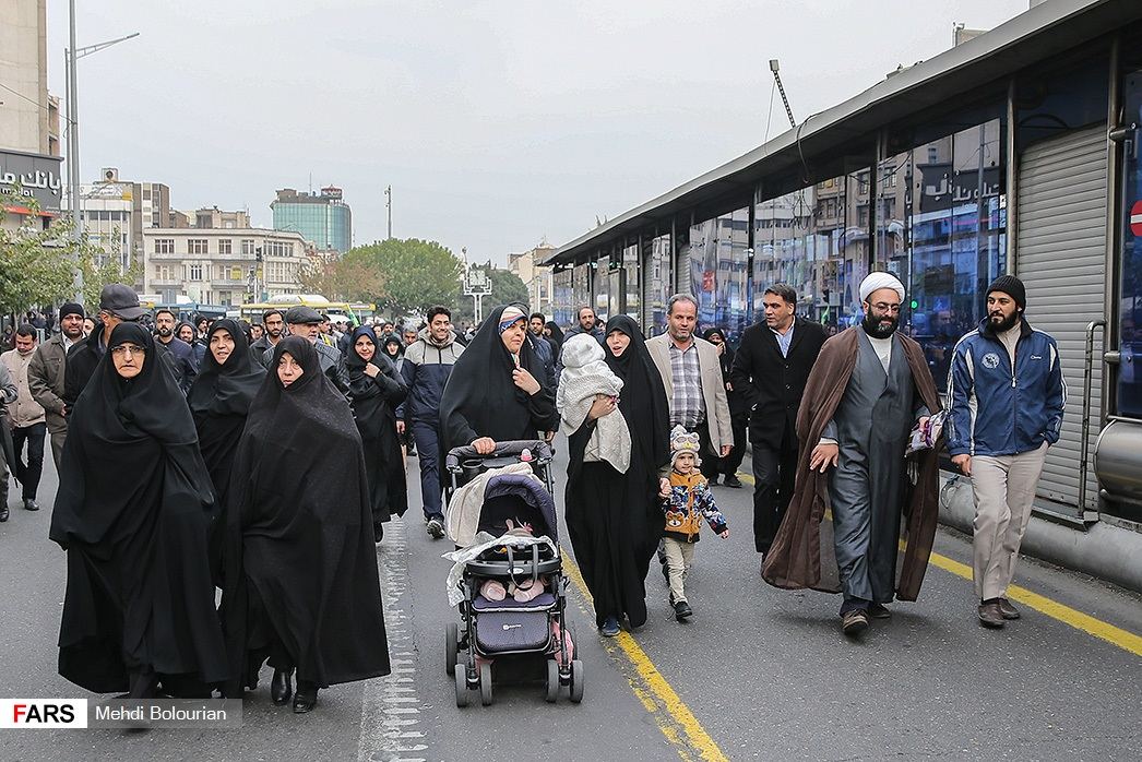 مردم پایتخت یکصدا علیه آشوب / حالا نوبت مسئولان است مردم پایتخت یکصدا علیه آشوب / حالا نوبت مسئولان است