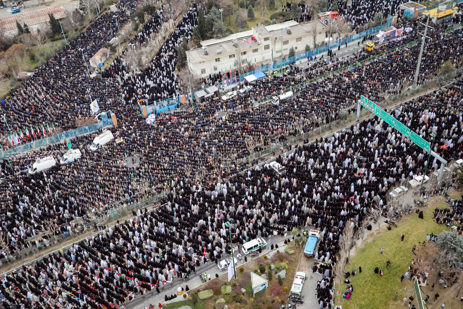 گزارش تصویری خطبه عزت | نماز جمعه تهران به امامت ولی امر مسلمین