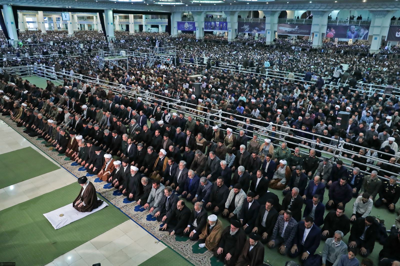 گزارش تصویری خطبه عزت | نماز جمعه تهران به امامت ولی امر مسلمین