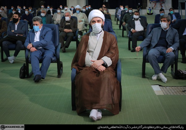 ارتباط تصویری جمعی از مداحان با رهبر انقلاب در سالروز میلاد حضرت زهرا ارتباط تصویری جمعی از مداحان با رهبر انقلاب در سالروز میلاد حضرت زهرا