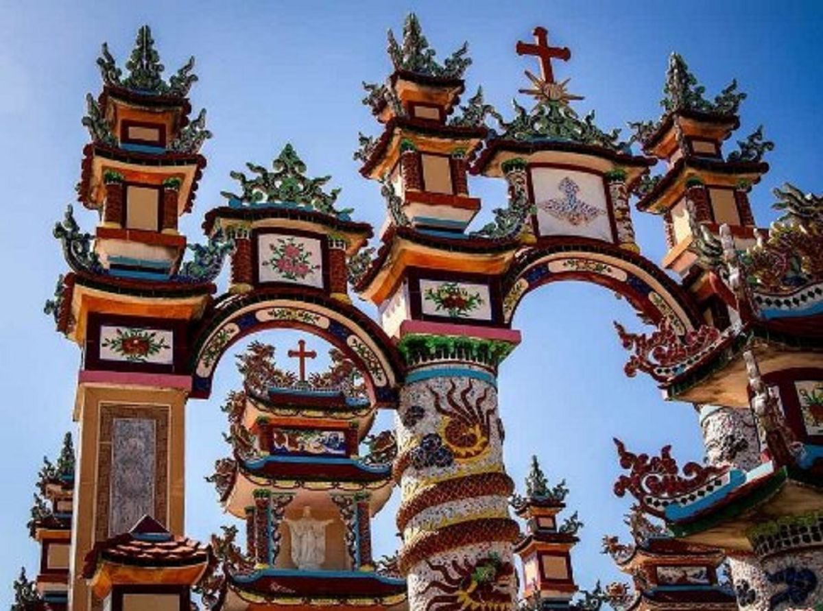 دهکده ارواح ومقبره های رنگارنگ در ویتنام