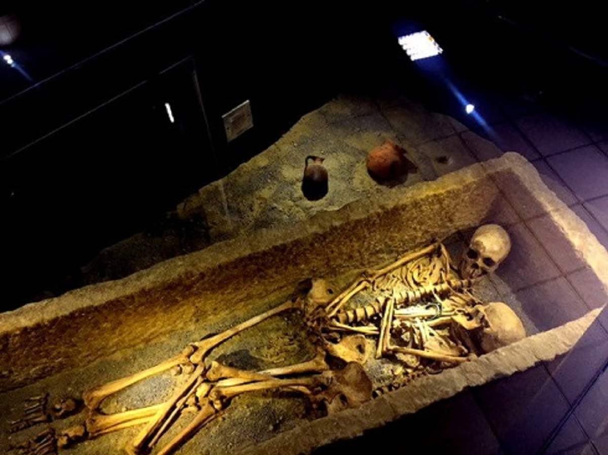 کشف دو اسکلت 1800 ساله زن و مرد همدانی