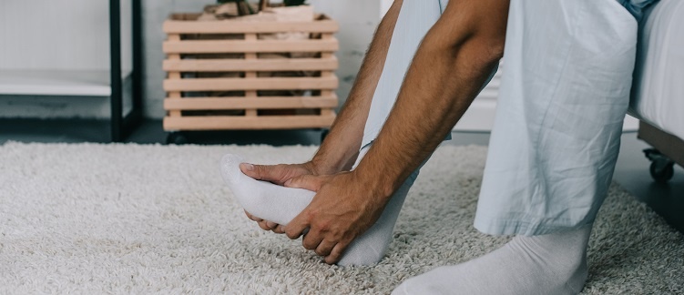 مؤثرترین راهکار‌ها برای خداحافظی با گرفتگی عضلات پا در شب چیست؟