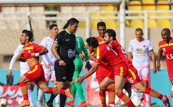 مهدی زبیدی در گفتگو با راسخون: 3 امتیاز خانگی را از استقلال می گیریم/قطبی به فولاد جرات"دل شیر" داده است