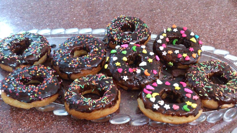 دستور پخت دونات شکلاتی و شکلات تخته ای