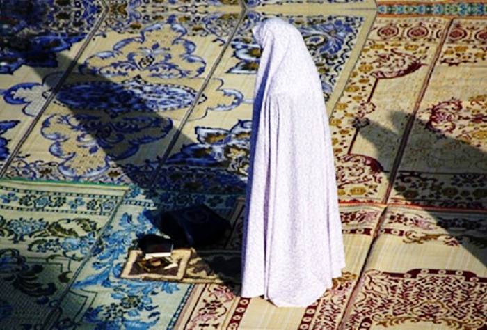 دعوت کنندگان به نماز باید چه ویژگی هایی داشته باشند؟