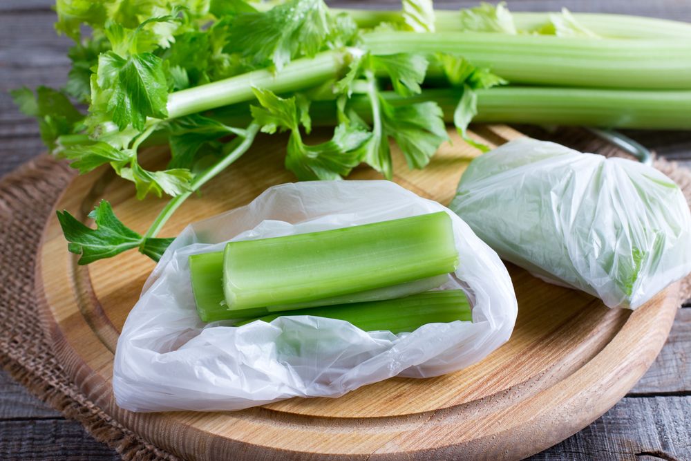 بهترین روش نگهداری از کرفس در یخچال و فریزر