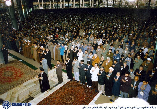 اقامه نماز جمعه این هفته تهران به امامت رهبر انقلاب | نگاهی به ۱۲ خطبه مهم امام خامنه‌ای در نماز جمعه