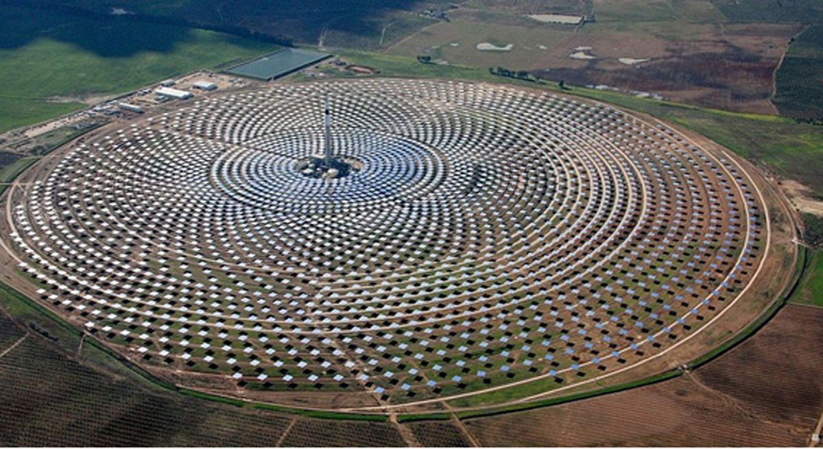 نیروگاه خورشیدی که شب ها هم کار می کند