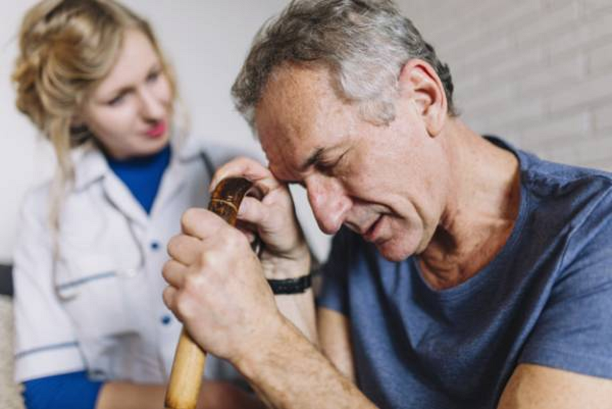 رفتار مناسب با فرد آلزایمری باید چگونه باشد