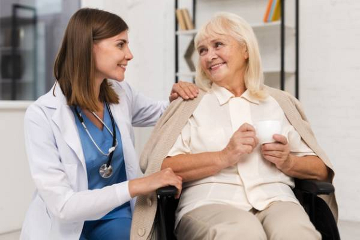 رفتار مناسب با فرد آلزایمری باید چگونه باشد