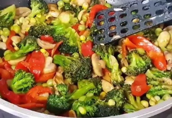 طرز تهیه انواع غذای رژیمی با کلم بروکلی