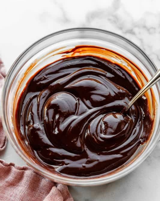 طرز تهیه کاپ کیک شکلاتی با فیلینگ خامه